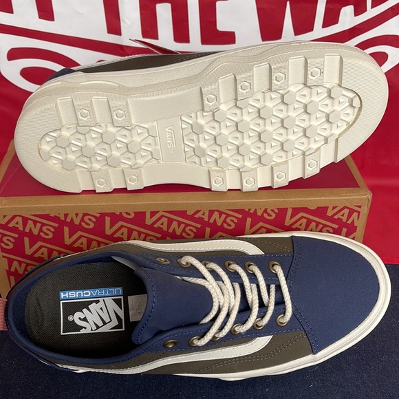 Vans Sentry Old Skool
(Waxed Canvas) Forest Night
VNOA5KR3B8A
WMNS sneakers - Picture 4 of 16